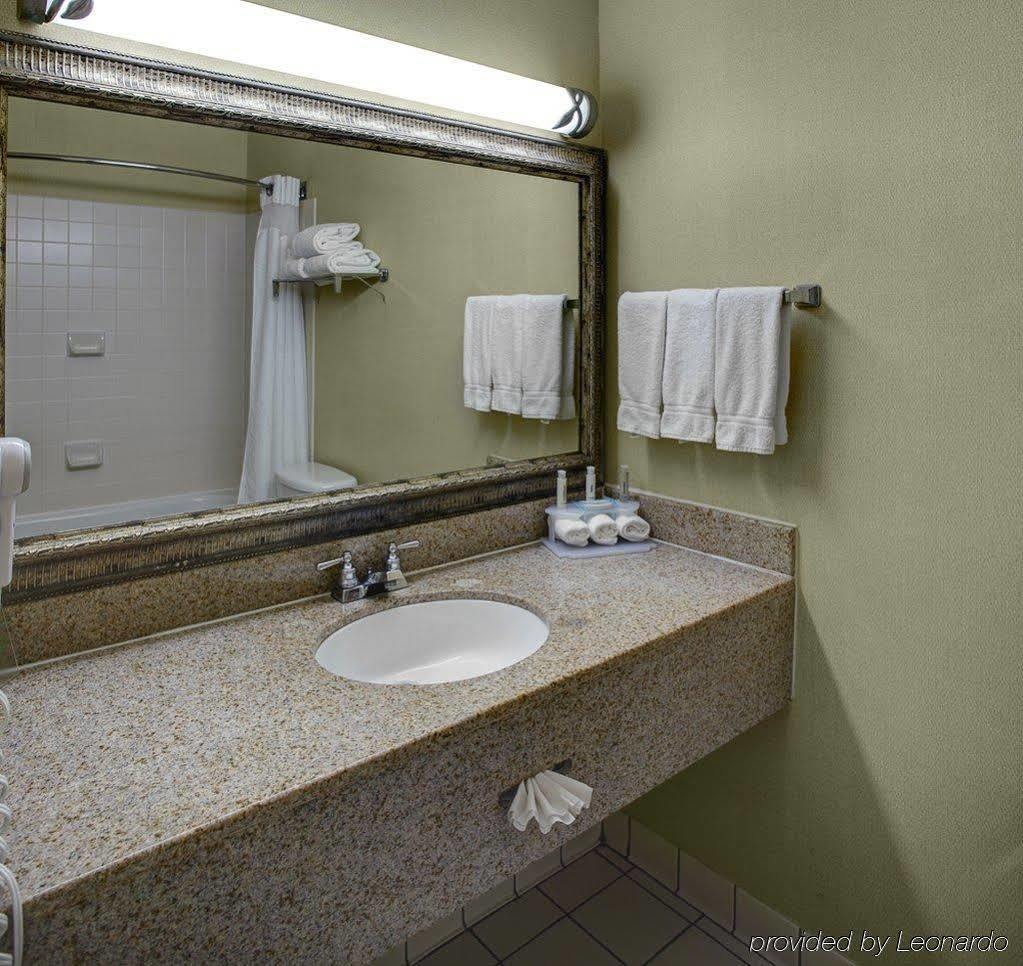 Express - Downtown By Ihg Hotel 2*
